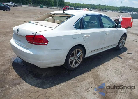 2014 Volkswagen Passat 2.5L Se z USA, uszkodzony, nr VIN 1VWBP7A34EC020471